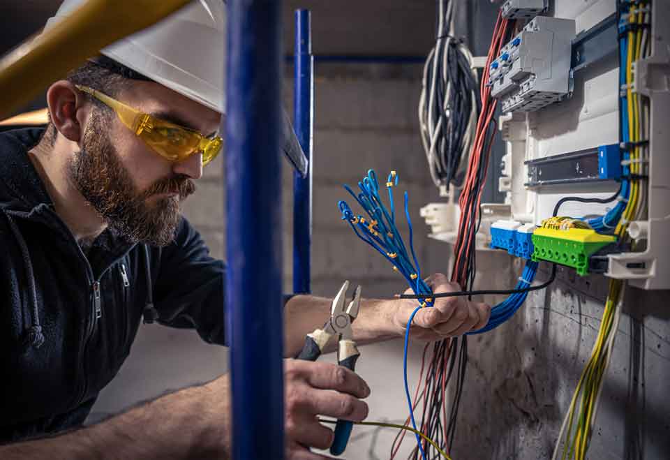 Top 5 Electrical Issues in Sharjah Homes and How to Fix Them